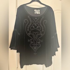 Love Johnny Was Black Velvet Embroidered Bell Sleeve Tunic | Boho Luxe | Size XL